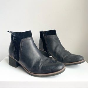 Korks Thyone booties black size 8.5